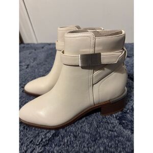 Brand New Calvin Klein Women's Size 5.5M Dwayne Ivory Heeled Ankle Booties Boots